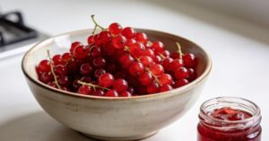 Red currant recipes: from tangy jelly to delicious crumbles